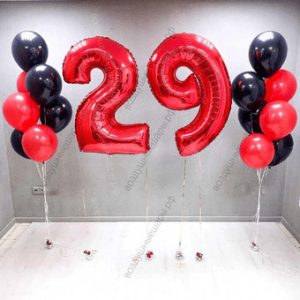 Фонтаны "Бархат" из шаров с красными цифрами на 29 лет, 14 шаров + 2 цифры