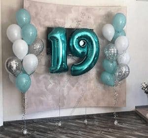 Фонтаны из гелиевых шаров с цифрами на день рождение "Лазурь", 20 шаров + 2 цифры