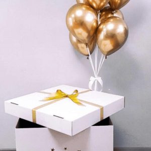 Коробка с золотыми шарами