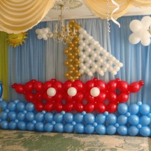 Панно из шаров «Кораблик из шаров»