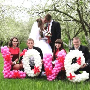 Буквы плетеные из шаров «LOVE»