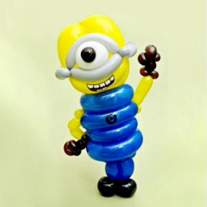 Фигура из шаров «Улыбчивый миньон»*