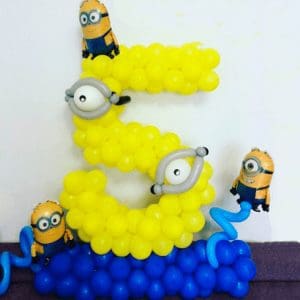 Плетёная цифра 5 из шаров.