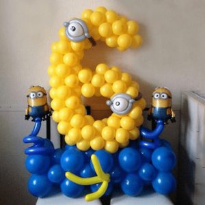Плетёная цифра 6 из шариков.